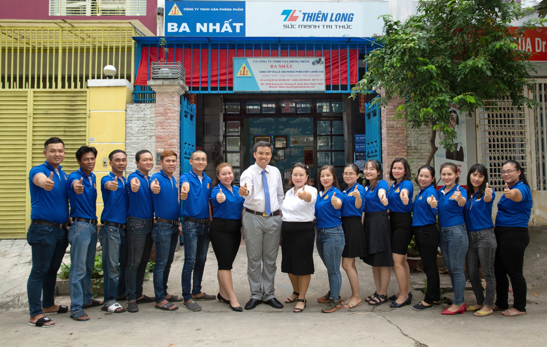 Tập Thể Nhân Viên Văn Phòng Phẩm Ba Nhất