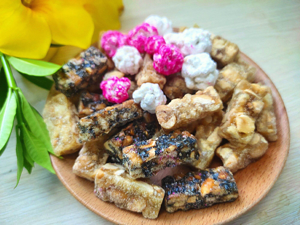 Kẹo thèo lèo cứt chuột là một loại kẹo truyền thống của Việt Nam