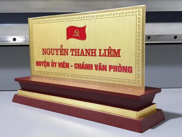 Biển chức danh 2 mặt bằng đồng