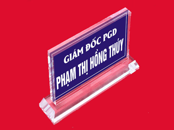 Biển chức danh bằng mica