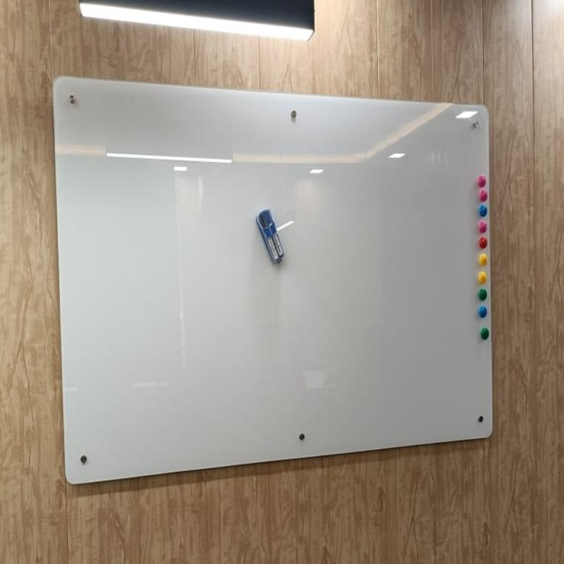 bang tu kinh trang treo van phong